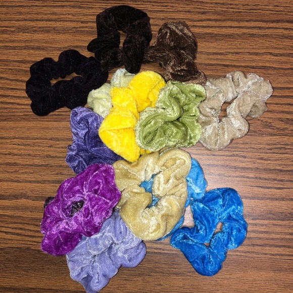 14 VELVET SCRUNCHIES - Picture 1 of 3